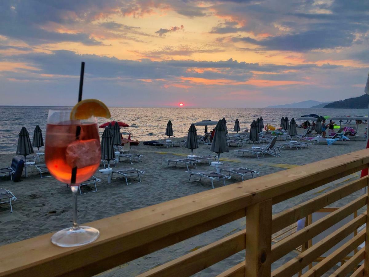 Residence Le Palme - Appartamenti Sul Mare - Spiaggia Tra Palinuro E Caprioli Pisciotta Luaran gambar