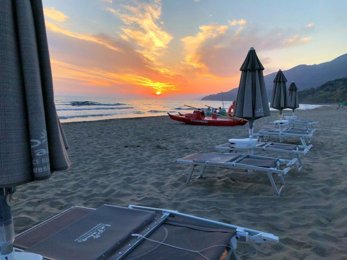 Residence Le Palme - Appartamenti Sul Mare - Spiaggia Tra Palinuro E Caprioli Pisciotta Luaran gambar