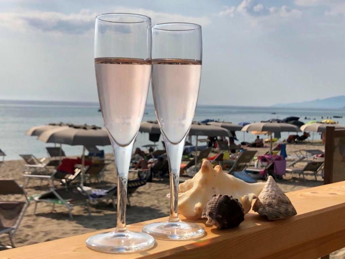 Residence Le Palme - Appartamenti Sul Mare - Spiaggia Tra Palinuro E Caprioli Pisciotta Luaran gambar